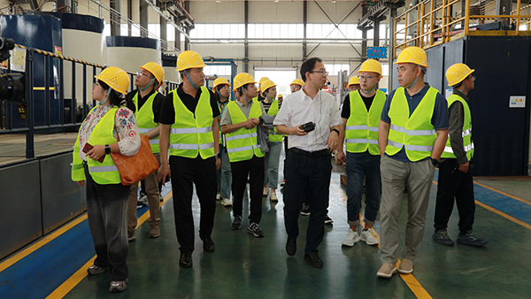 歡迎山東省熱處理學(xué)會(huì)專家與企業(yè)家來我公司參觀.jpg